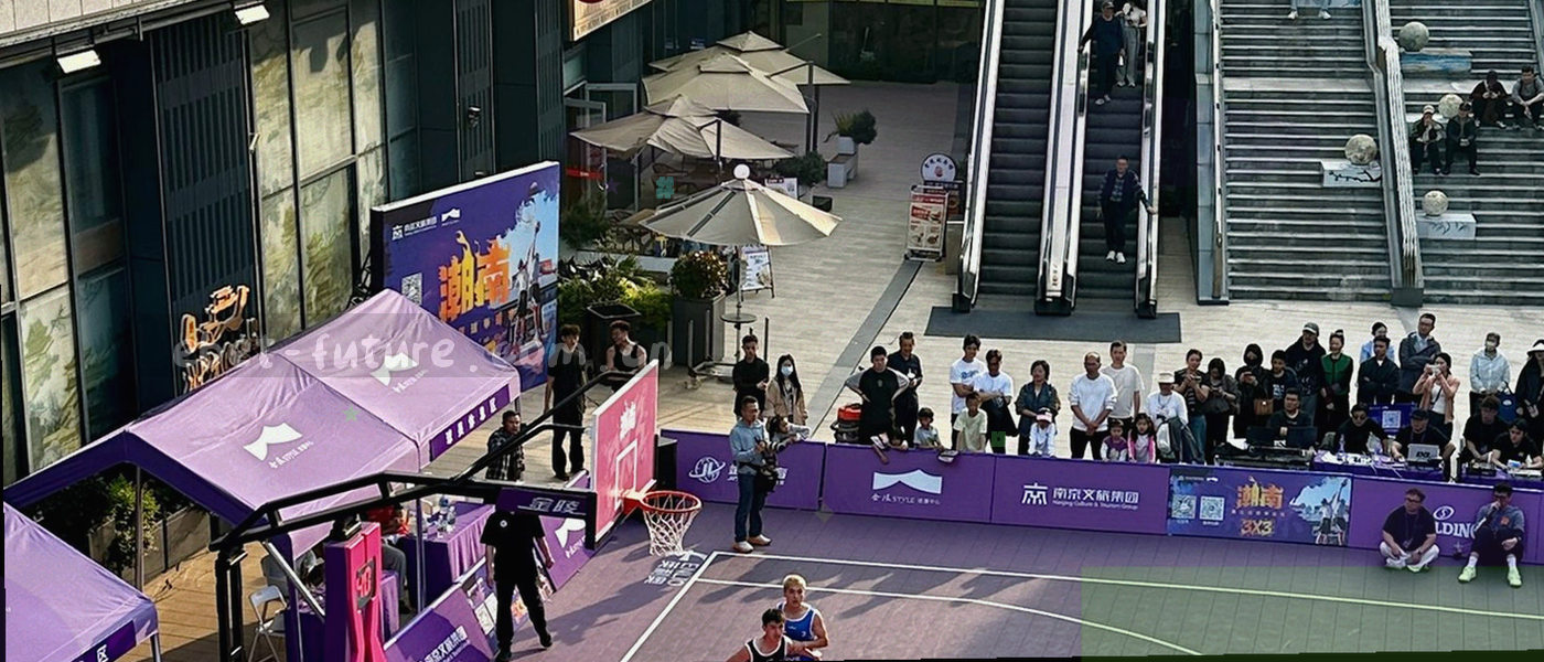 一条光线由单点分出四条路径，颜色从青色渐变为暖橙